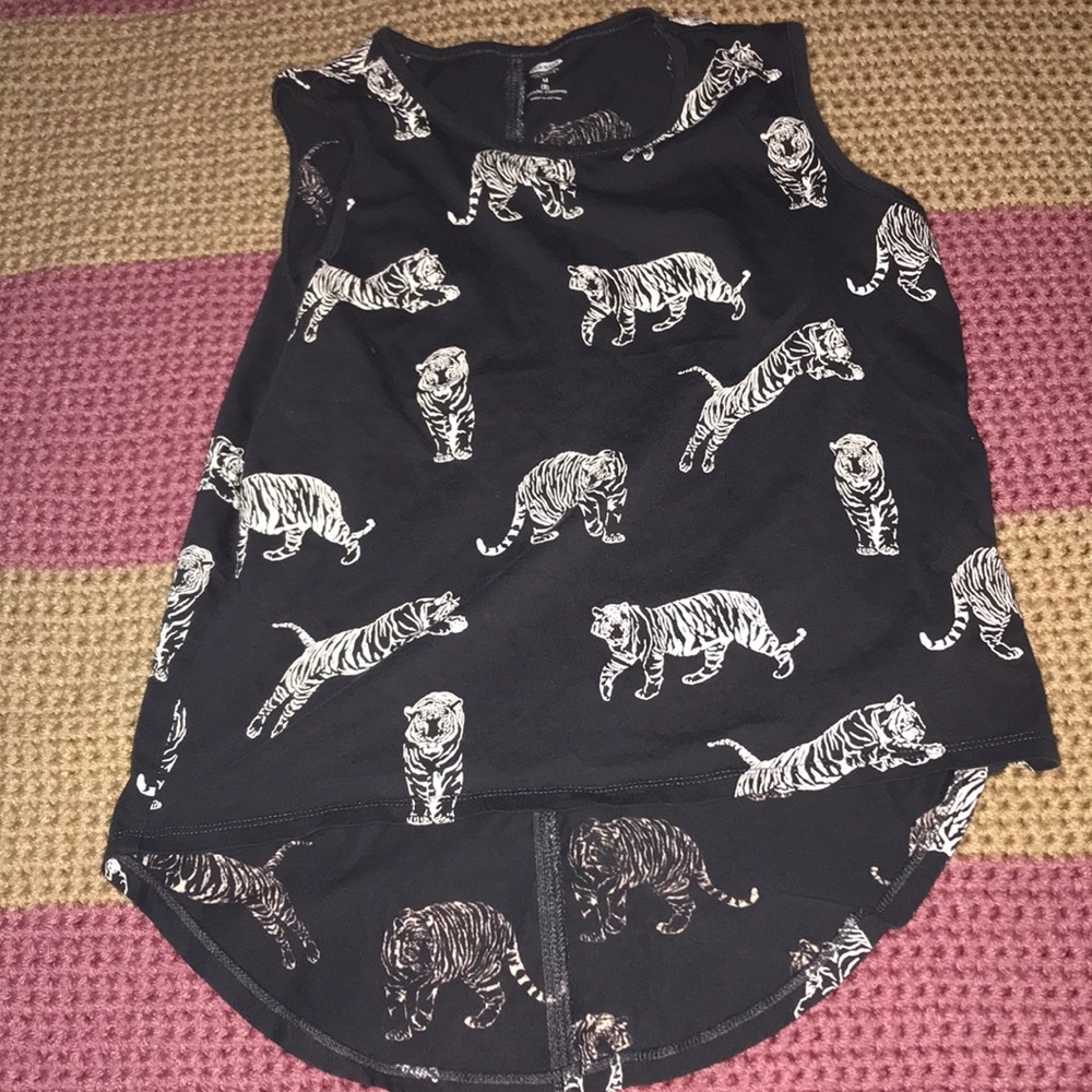 Tank top with tigers on it.